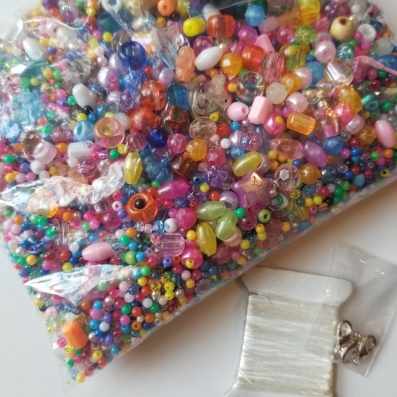 ❗Vintage Early 2000s Beads and Necklace Making Set❗ - Picture 2 of 6